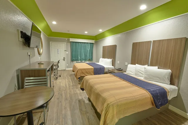 غرفة بسريرين كوين للمدخنين، Hotel Bliss Kemah Boardwalk 1/3