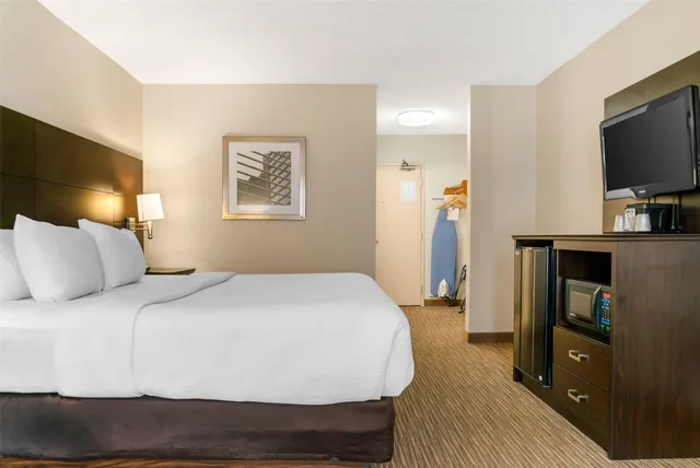 غرفة بسرير كينج، Quality Inn & Suites Monroe 1/4
