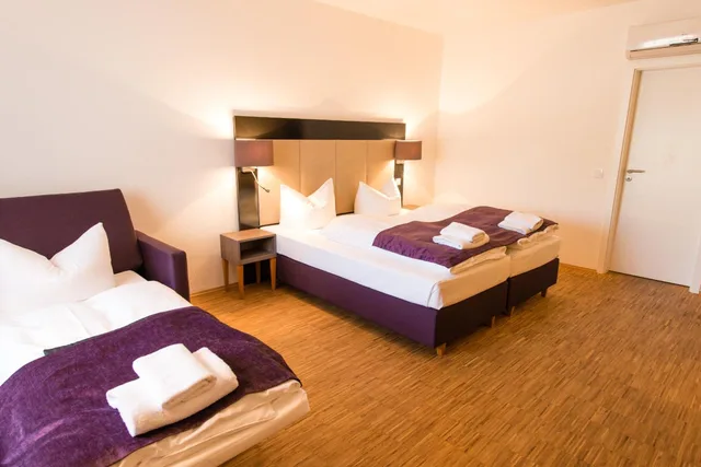 غرفة رباعية بأربعة أسرّة، Goethe Business Hotel 1/1
