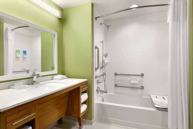 Suite, King Bed, Partial Gulf View, Accessible، Home2 Suites By Hilton Destin Fl 2/3