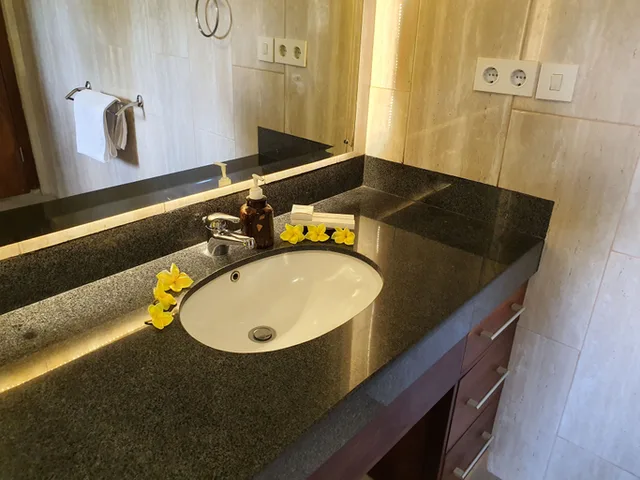 غرفة ملكية، Hotel Genggong 3/4