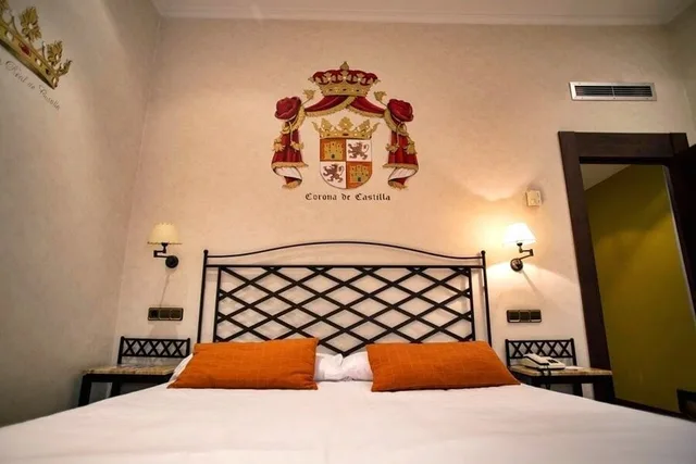 غرفة عائلية بسريرين منفصلين وسرير بطابقين، Hotel Palacio de Valderrabanos 4/8