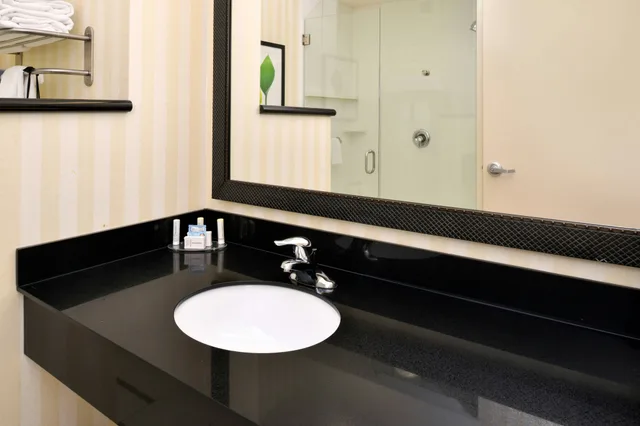 غرفة بسرير كينج، Fairfield Inn And Suites Cedar Rapids 5/6