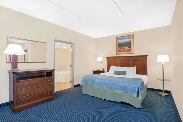 Suite, King Bed, Wingate By Wyndham Ellicottville 1/3