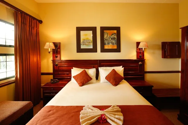River, King Bed، Maun Lodge 2/2