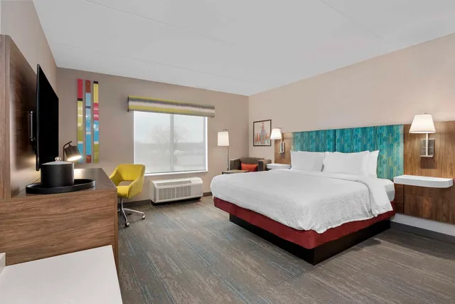غرفة بسرير كينج بحوض استحمام لذوي الإعاقة، Hampton Inn by Hilton Cornwall 4/6