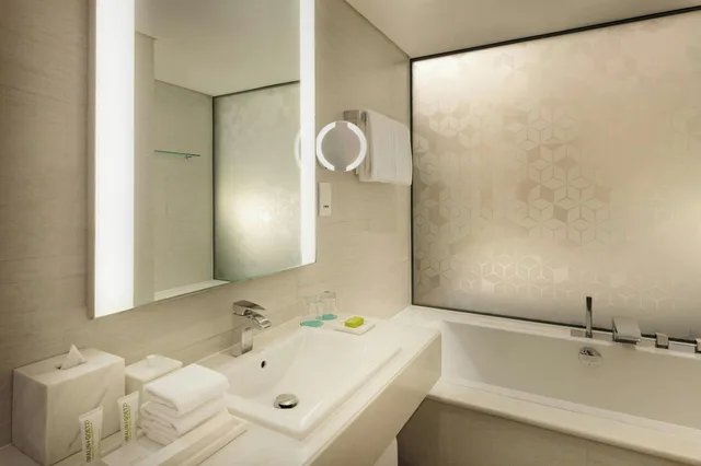 غرفة سوبيريور بسرير كينج، Le Royal Meridien Beach Resort & Spa 3/4