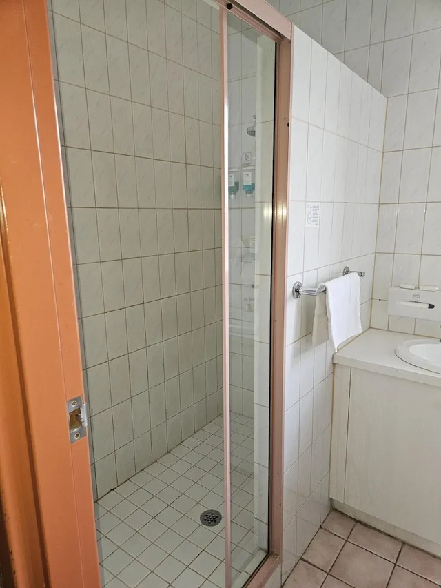 Family, Twin Beds, 1 Queen and 1 Single Bed, Bunk Bed, Queen Bed, Courtyard Motor Inn 2/2