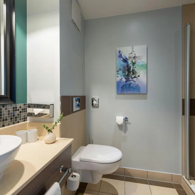 Comfort, Double or Twin Bed, Leonardo Royal Hotel Berlin Alexanderplatz 4/5