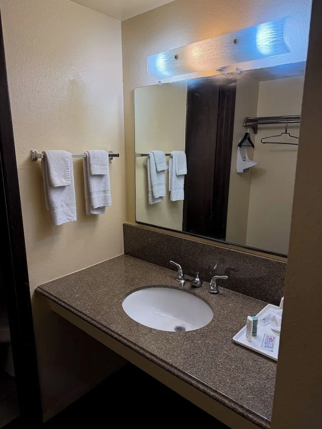 غرفة قياسية بسريرين مزدوجين، Americas Best Value Inn Webster City 4/4