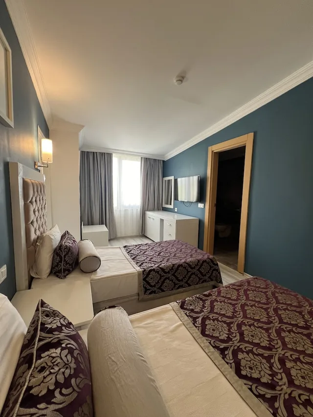 Family Suite, Queen and Twin Beds, 2 Bathrooms، SL La Perla Hotel Kemer 4/10