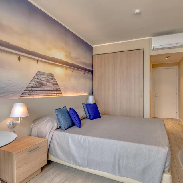 Panoramic, Double or Twin Bed, Hotel Cristina 2/10
