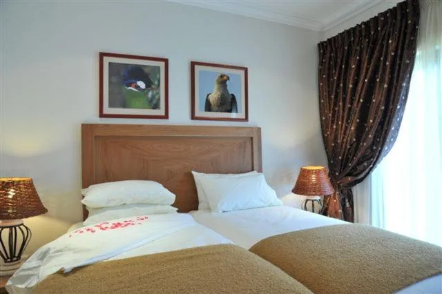 Room, Queen Bed, External Bathroom، Hoyohoyo Chartwell Lodge 2/5