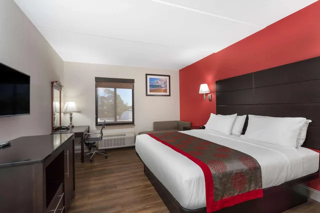 غرفة بسرير كينج، Ramada by Wyndham Panama City 1/1