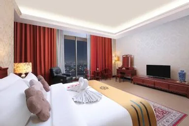 Empire، Merlynn Park Hotel 1/1