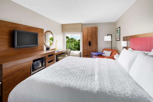 Room, King Bed, Hampton Inn Ft Lauderdale-Cypress Creek 3/5
