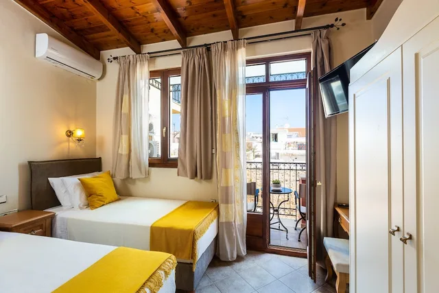 جناح بإطلالة على المسبح بشرفة، Phaedra Suites - Adults Only 2/5