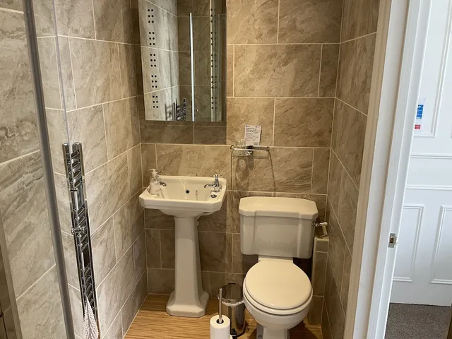 جناح بسرير كينج وسرير فردي، Glenora Guest House 6/6