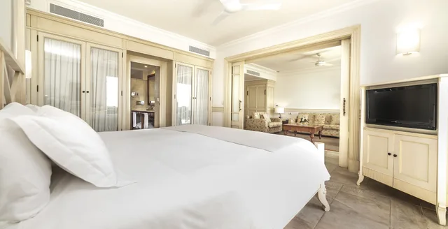 جناح سوبيريور بإطلالة على الحديقة مفردة بسرير كينج بجاكوزي، Insotel Punta Prima Prestige Suites & Spa 2/7