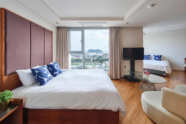 Royal, Family Suite, Tower, Blue، The Island Blue Hotel 1/2