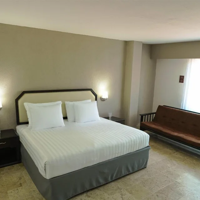 جناح جونيور بسرير كينج مع أريكة، Days Inn by Wyndham Tuxtepec 3/10