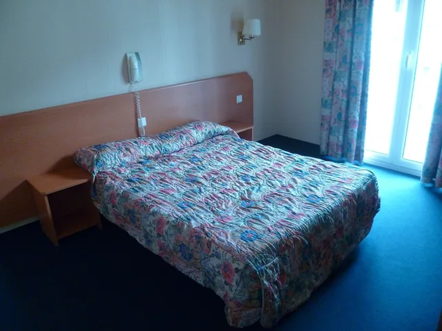Standard, Single, Double Bed, Gloria & Avenue Hotel 1/3