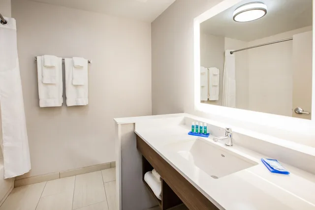 جناح استوديو بسرير كينج مع أريكة لذوي الإعاقة، Holiday Inn Express Hotel Suites Murray 2/3