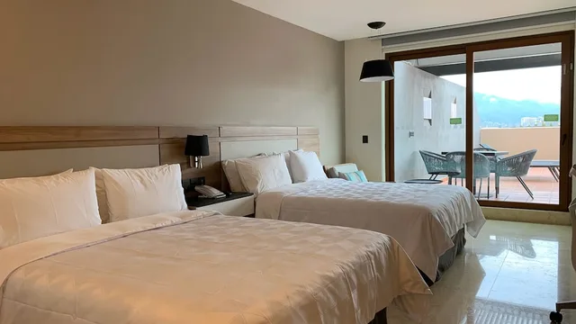 غرفة قياسية بسريرين كوين بشرفة، Holiday Inn and Suites Puerto Vallarta Marina and Golf 1/5