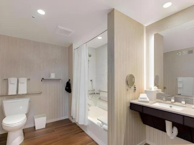 جناح بسرير كينج بغرفة نوم واحدة لذوي الإعاقة، Hotel Zoe Fishermans Wharf 1/1