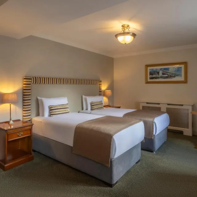 غرفة بسريرين منفصلين، Bracken Court Hotel 1/2