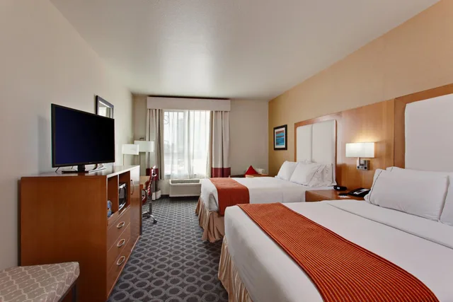 Standard, 2 Queen Beds, Hampton Inn by Hilton North Hollywood 1/2