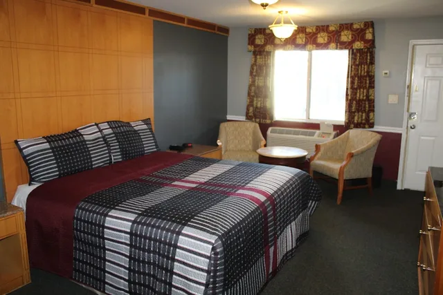 Superior, King Bed, Smoking, Liberty Inn Atlantic City 4/10