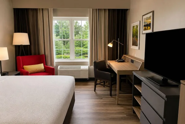 غرفة بسرير كينج، La Quinta Inn & Suites by Wyndham Knoxville West 4/5