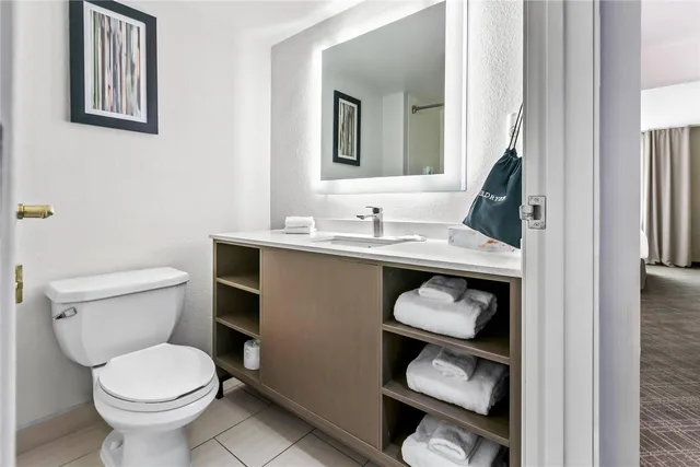 غرفة بسرير كينج، Comfort Inn & Suites Grand Blanc/Flint 3/3
