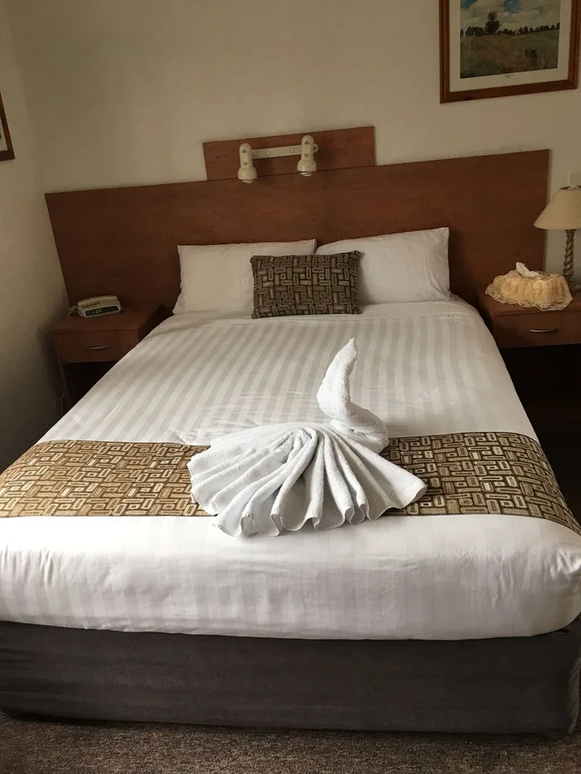 غرفة بسرير كوين وسرير فردي، Bridge View Motel 5/9