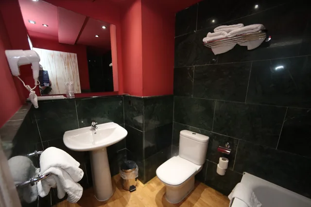 غرفة ثلاثية، Hotel Castilla 1/1