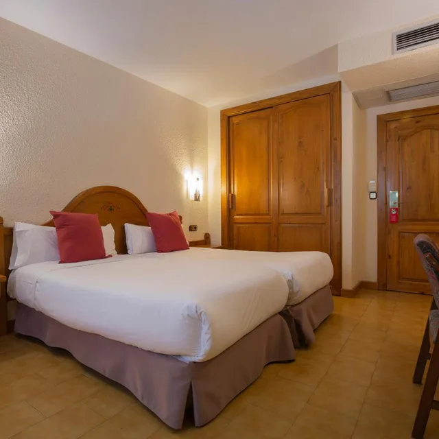 غرفة بسرير مزدوج أو سريرين منفصلين، Hotel Sant Gothard 3/10