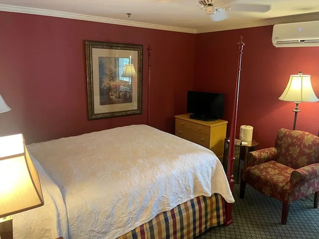 غرفة بسرير كينج وسرير كوين بإطلالة على المرفأ، Harbour View Inn 3/9
