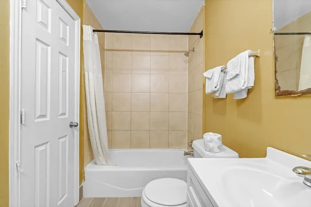 غرفة بسريرين كوين بمطبخ صغير، Relax Motel Grand Prairie Dallas I 30 7/8