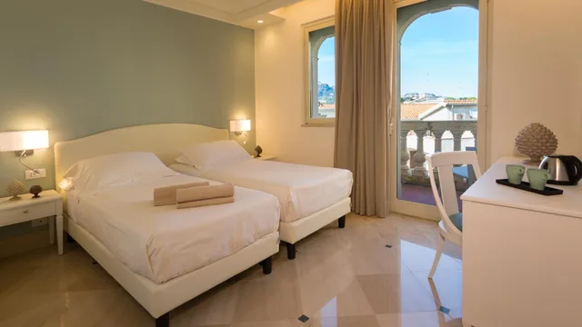 غرفة سوبيريور بسرير مزدوج أو سريرين منفصلين بإطلالة على المدينة، Hellenia Yachting Hotel 3/6
