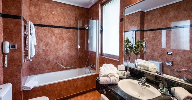 Premium, Gran Via View، Hotel Madrid Plaza Espana Affiliated by Melia 6/8