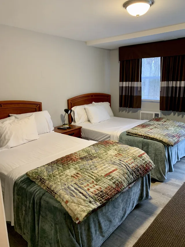 غرفة تقليدية بسرير كينج، Hill Top Motel 3/6
