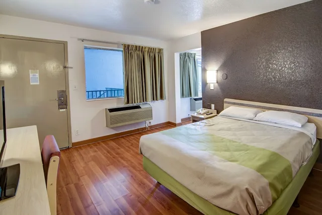 Standard, Single, Double Bed, Studio6 Grand Prairie, TX 4/10