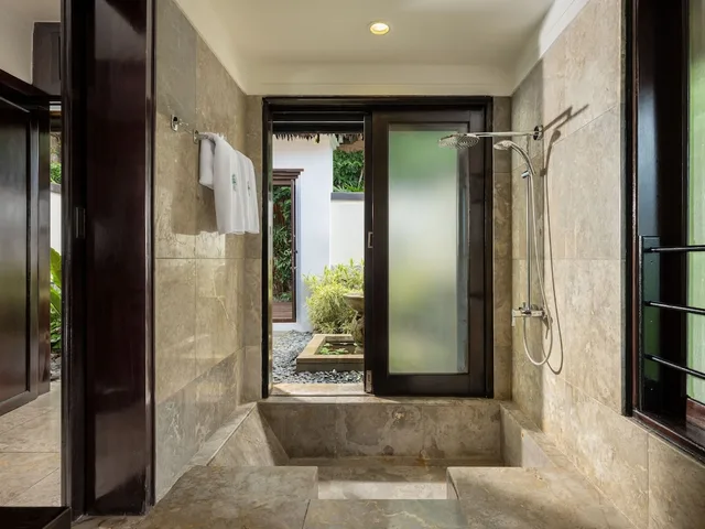 2 Bedrooms, Rainforest, Villa, 2 King Beds, Ocean Front, Banyan Tree Bintan 10/10