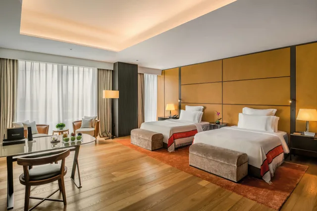غرفة سوبيريور بسريرين مزدوجين بإطلالة على المدينة، The Bulgari Hotel Beijing 3/5