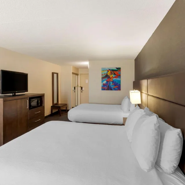 غرفة بسرير كينج وسريرين كوين لذوي الإعاقة، Best Western Plus Toronto Airport Hotel 4/5