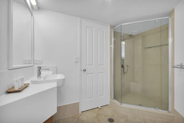 1 Bedroom, Superior, Queen Bed, LANDMARK RESORT 5/5