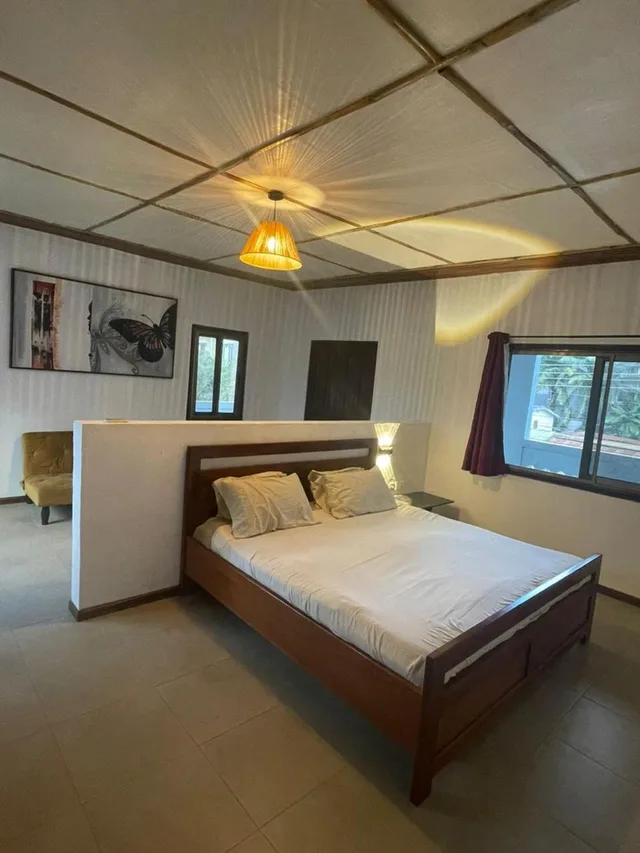 غرفة عائلية رباعية بإطلالة على الفناء بمطبخ صغير، Omanye Lodge 1/1