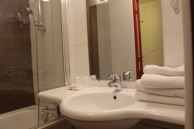 Room, Quadruple, 2 Double Beds, Euro Hotel Paris Creteil 2/3