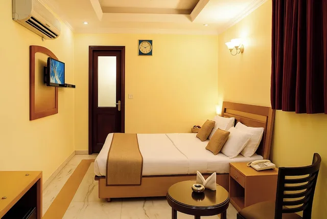 غرفة ديلوكس بسرير مزدوج، HOTEL TJS ROYALE 1/10